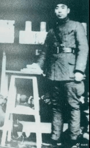 1939年3月10日,周恩来为新四军排以上干部作题为《目前形势与新四军任务》的报告。